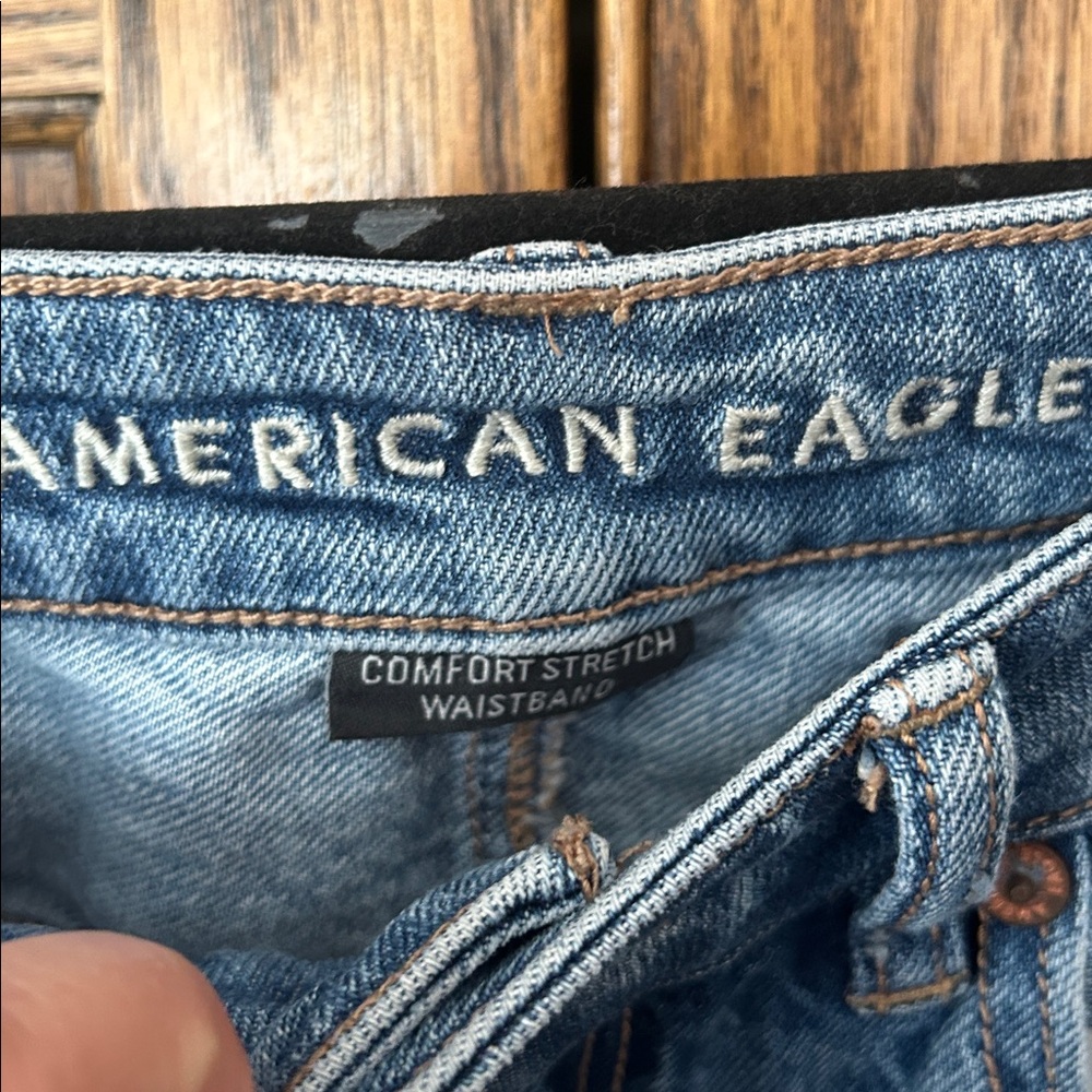 AMERICAN EAGLE Stretch Mom Straight Jean Medium Wash Denim comfort waistband 6 - Picture 4 of 8